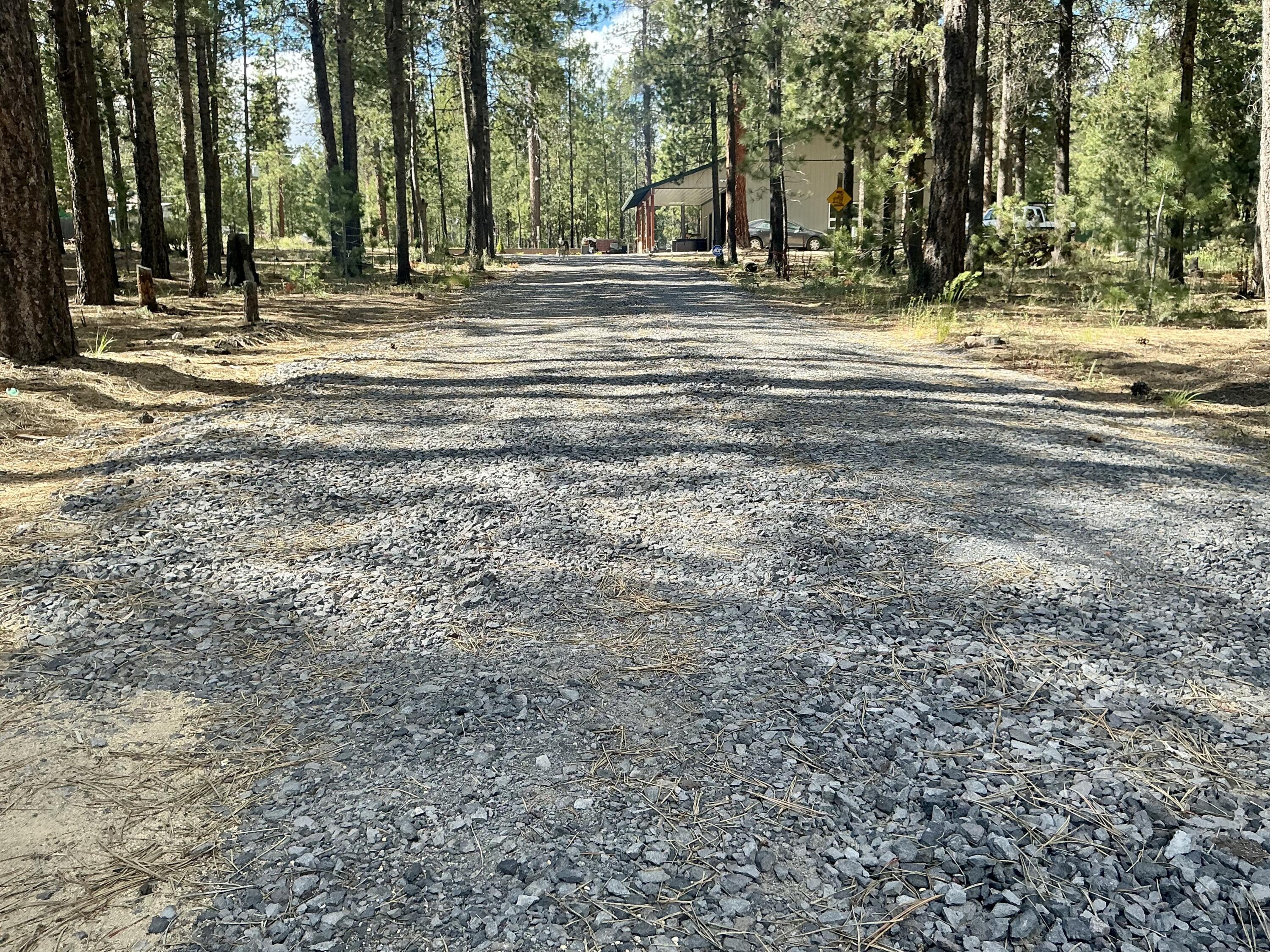 51829 Pine Loop Drive La Pine, OR 97739 - Photo 21 of 23 Long gravel driveway