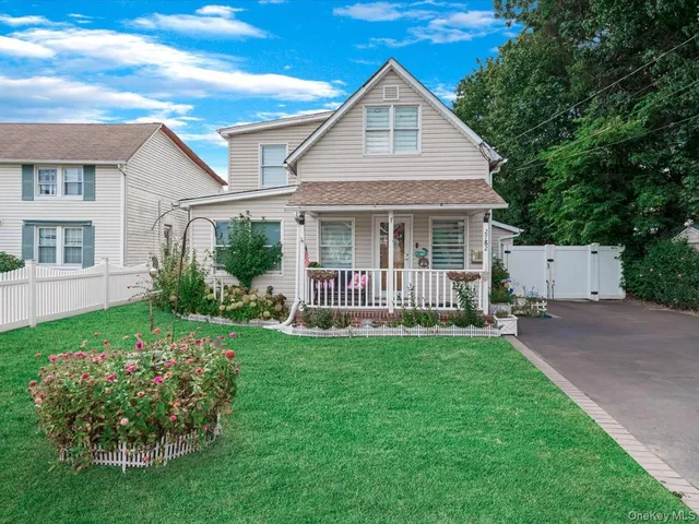 $565,000 | 2782 Central Avenue, Baldwin, NY 11510