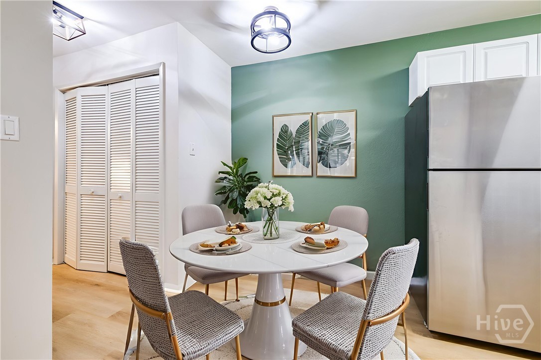 401 North Cromwell Road, Unit T5 Savannah, GA 31410 - Photo 7 of 31 Virtually staged breakfast area