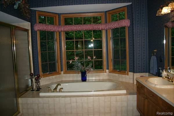 5360 Old Mill Road Rochester, MI 48306 - Photo 15 of 25 Master Bath