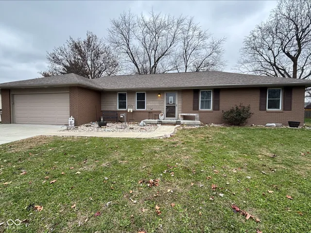 $295,000 | 950 Cottonwood Drive, Columbus, IN 47203