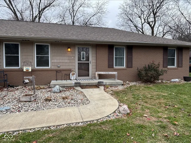 $295,000 | 950 Cottonwood Drive, Columbus, IN 47203