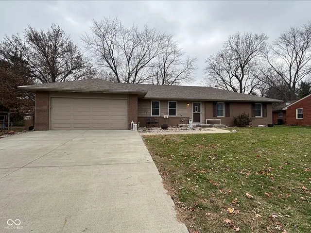 $295,000 | 950 Cottonwood Drive, Columbus, IN 47203