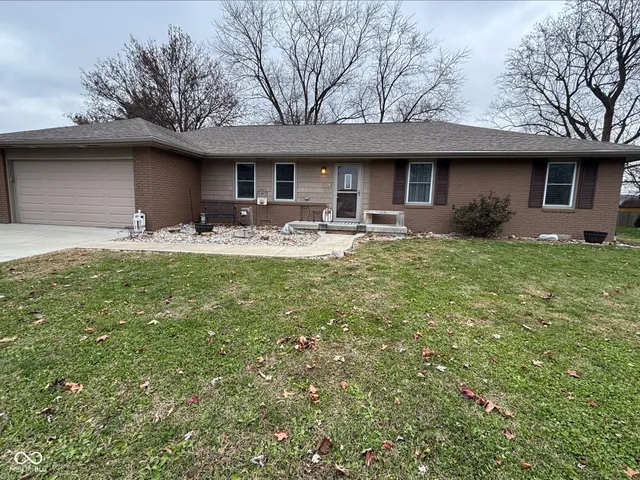 $295,000 | 950 Cottonwood Drive, Columbus, IN 47203