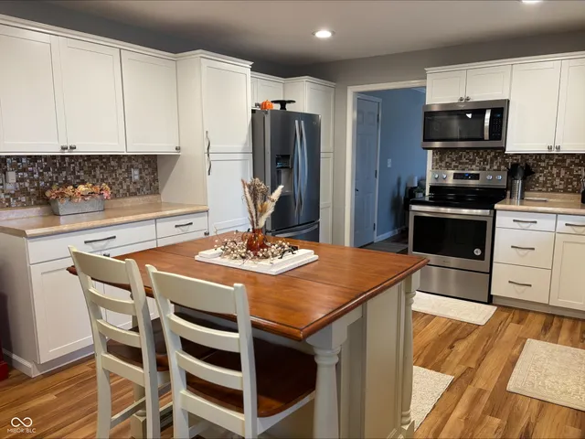 $295,000 | 950 Cottonwood Drive, Columbus, IN 47203