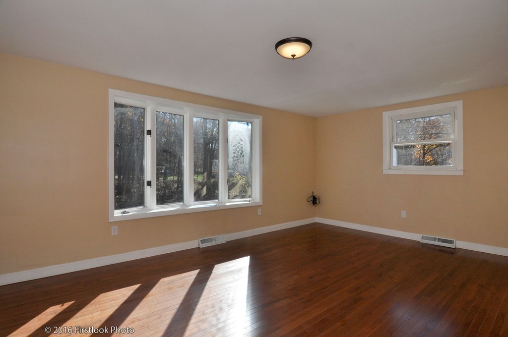 181 Roland Street Cumberland, RI 02864 - Photo 7 of 30 Gallery Image 7
