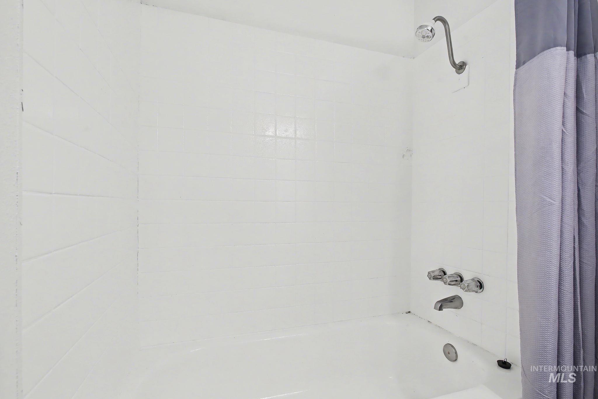 150 Elm Street Orofino, ID 83544 - Photo 14 of 36 Full bathroom with shower / bath combo
