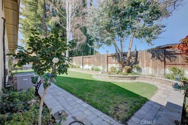 a view of back yard of the house