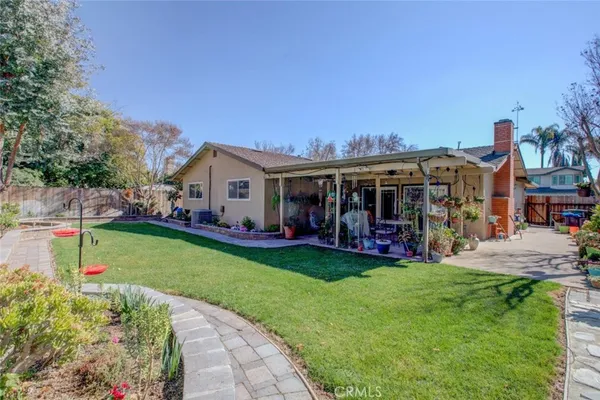a view of a house with a backyard