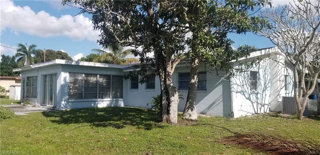 5530 Seville Road Fort Myers, FL 33919 - Photo 2 of 19