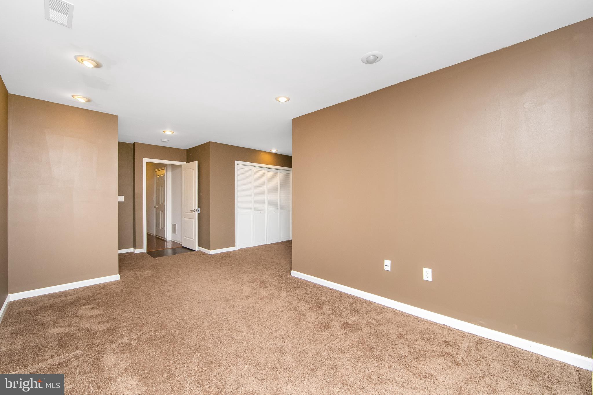 1033 Moore Road Thorofare, NJ 08086 - Photo 5 of 44