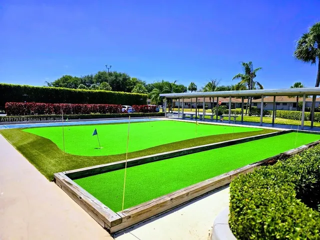 a view of a tennis court