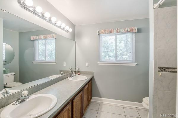 35882 Smithfield Road Farmington, MI 48335 - Photo 22 of 43 Upgraded second floor hall full bath with double sinks