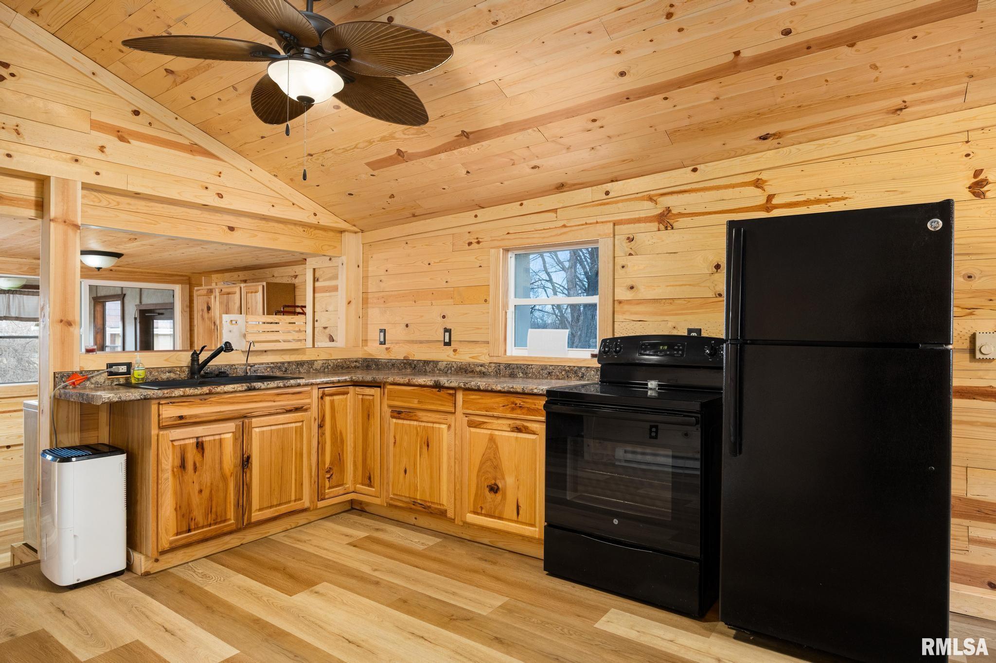 12245 Sunset Drive Manito, IL 61546 - Photo 8 of 28