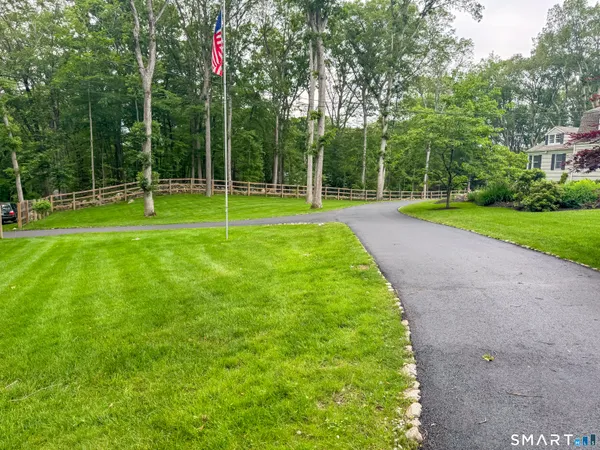 $2,000,000 | 7 Birch Hill Road, Weston, CT 06883