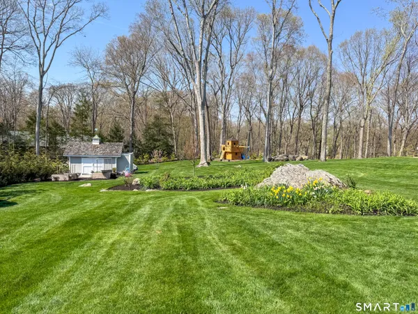 $2,000,000 | 7 Birch Hill Road, Weston, CT 06883