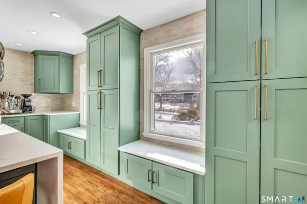 $2,000,000 | 7 Birch Hill Road, Weston, CT 06883