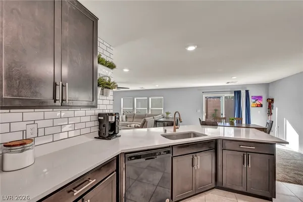 $2,700 | 10283 Massachusetts Lane, Las Vegas, NV 89141