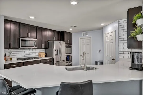 $2,700 | 10283 Massachusetts Lane, Las Vegas, NV 89141