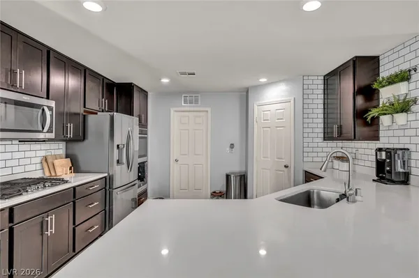 $2,700 | 10283 Massachusetts Lane, Las Vegas, NV 89141