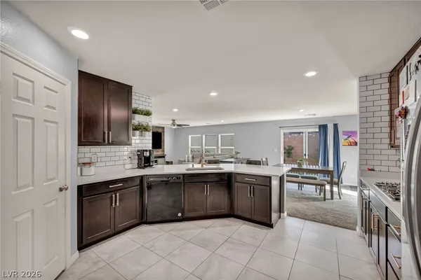 $2,700 | 10283 Massachusetts Lane, Las Vegas, NV 89141