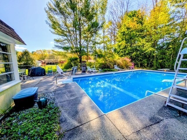 16 Pinewood Drive Webster, MA 01570 - Photo 2 of 39