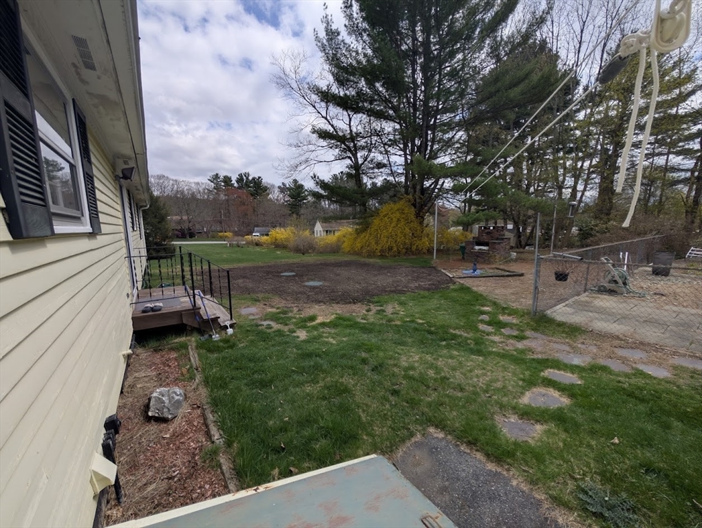 16 Pinewood Drive Webster, MA 01570 - Photo 33 of 39