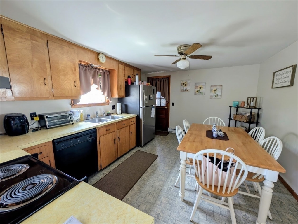 16 Pinewood Drive Webster, MA 01570 - Photo 4 of 39
