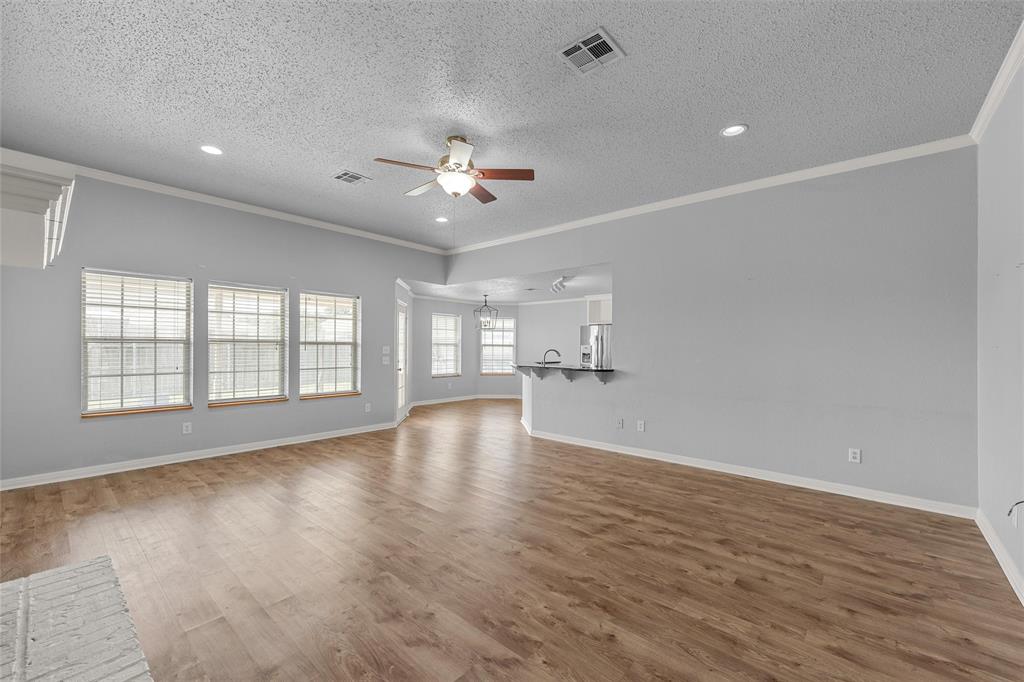 163 Topaz Circle Hewitt, TX 76643 - Photo 4 of 40