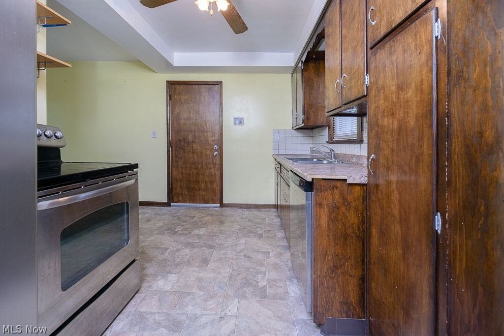 1274 Roland Road Lyndhurst, OH 44124 - Photo 2 of 21