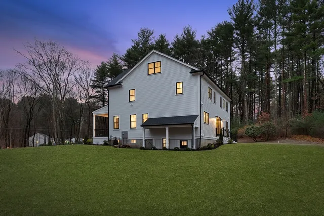 a view of an house with backyard space and garden