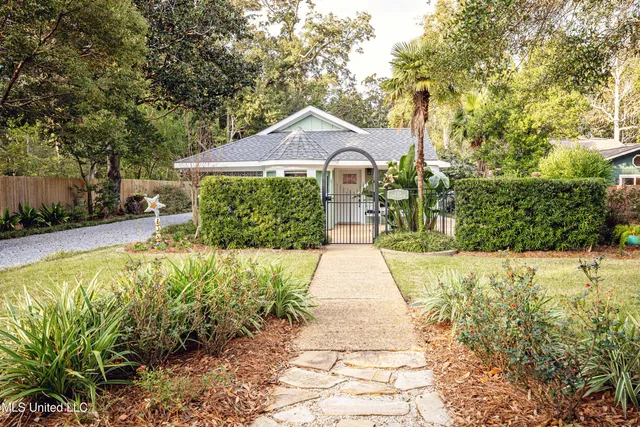 $999,997 | 703 Mosley Street, Ocean Springs, MS 39564