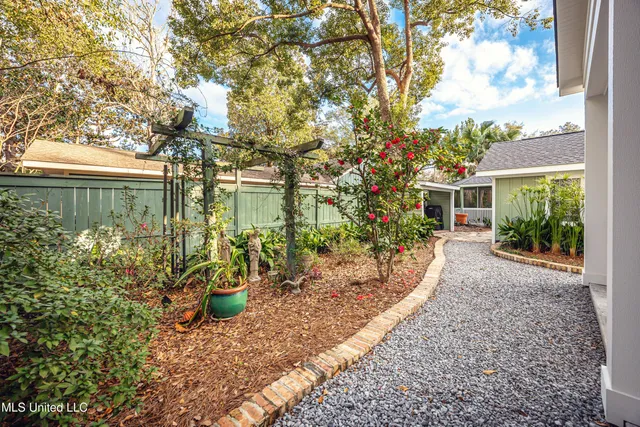 $999,997 | 703 Mosley Street, Ocean Springs, MS 39564