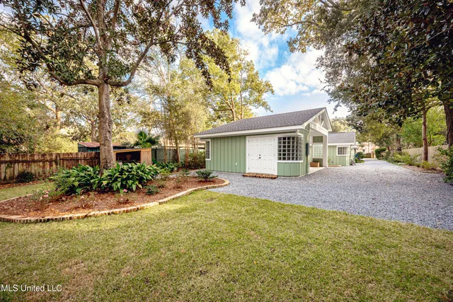 $999,997 | 703 Mosley Street, Ocean Springs, MS 39564