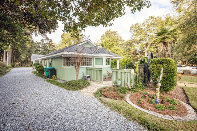 $999,997 | 703 Mosley Street, Ocean Springs, MS 39564