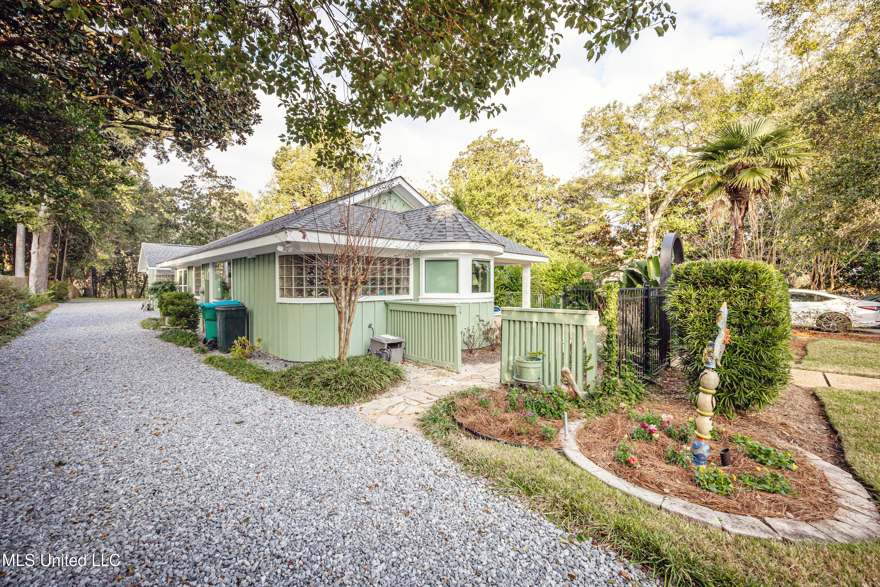 703 Mosley Street Ocean Springs, MS 39564 - Photo 2 of 82 IMG_0603