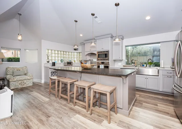 $999,997 | 703 Mosley Street, Ocean Springs, MS 39564