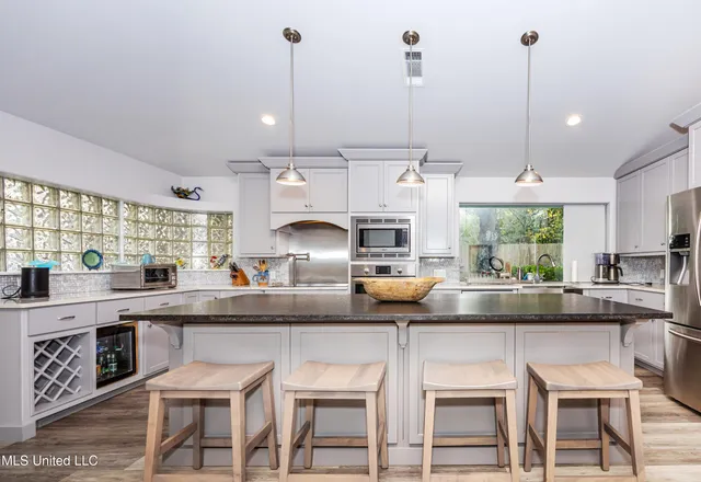 $999,997 | 703 Mosley Street, Ocean Springs, MS 39564