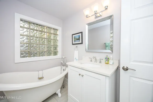 $999,997 | 703 Mosley Street, Ocean Springs, MS 39564