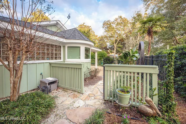 $999,997 | 703 Mosley Street, Ocean Springs, MS 39564