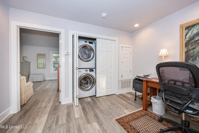 $999,997 | 703 Mosley Street, Ocean Springs, MS 39564