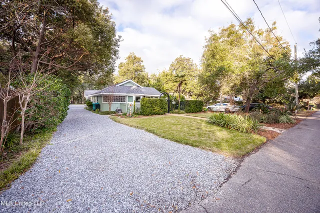 $999,997 | 703 Mosley Street, Ocean Springs, MS 39564