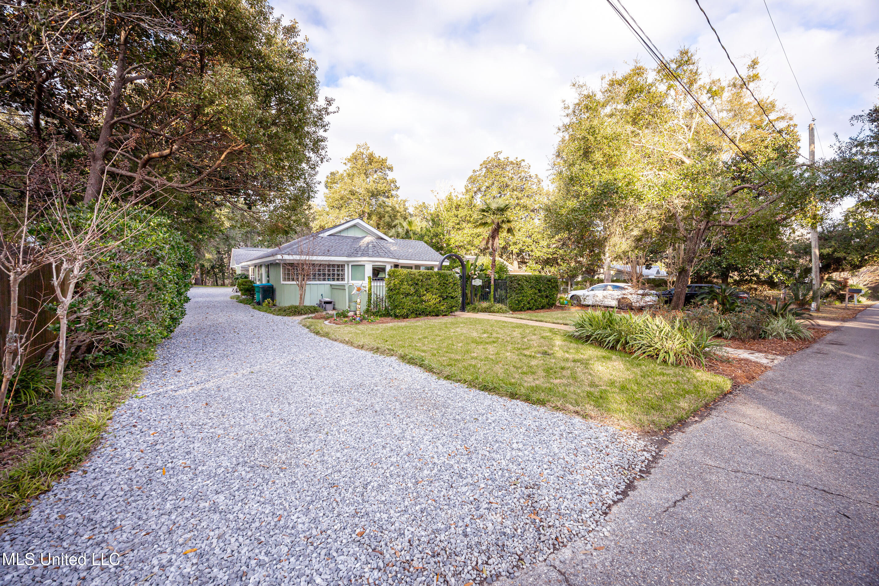 703 Mosley Street Ocean Springs, MS 39564 - Photo 5 of 82 IMG_0594