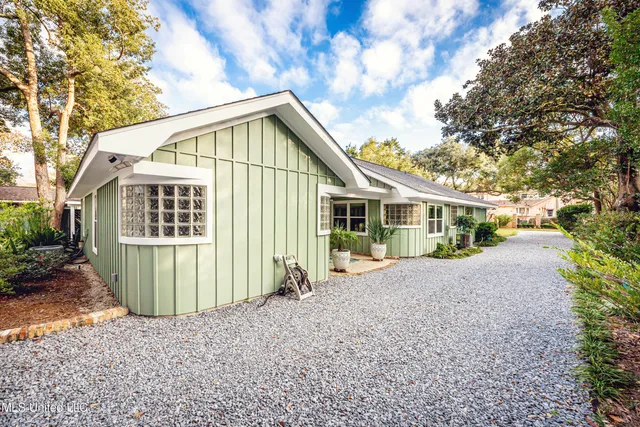 $999,997 | 703 Mosley Street, Ocean Springs, MS 39564