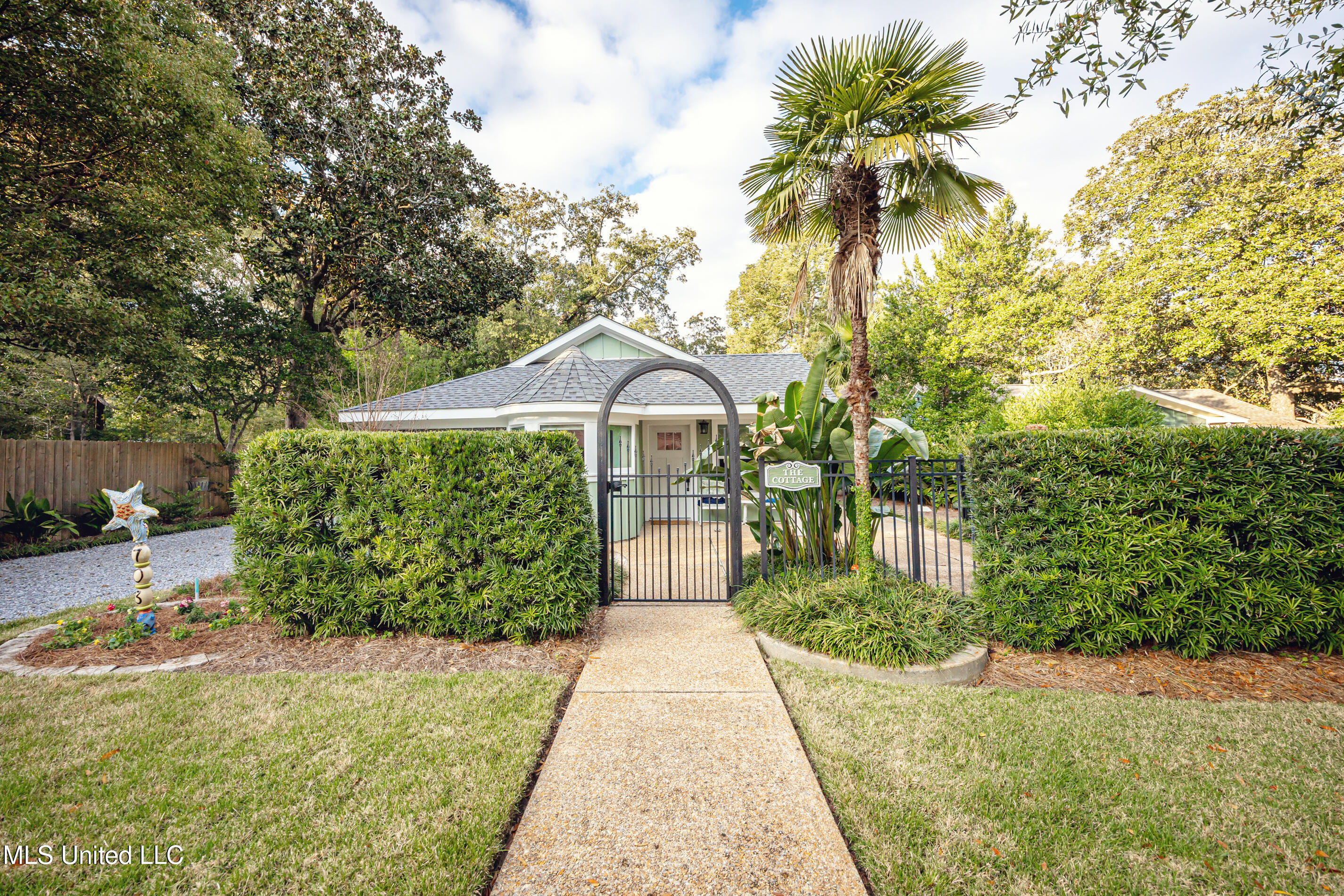 703 Mosley Street Ocean Springs, MS 39564 - Photo 6 of 82 IMG_0600