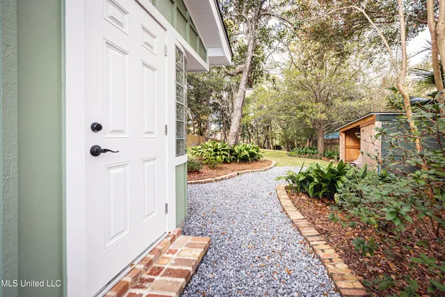 $999,997 | 703 Mosley Street, Ocean Springs, MS 39564