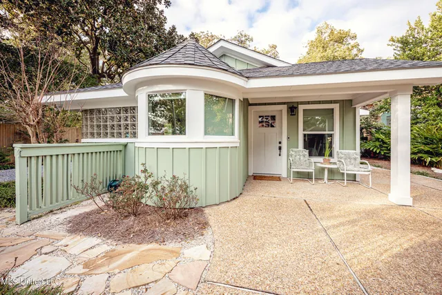 $999,997 | 703 Mosley Street, Ocean Springs, MS 39564