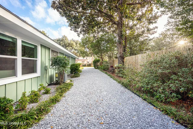 $999,997 | 703 Mosley Street, Ocean Springs, MS 39564