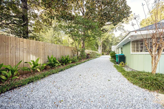 $999,997 | 703 Mosley Street, Ocean Springs, MS 39564