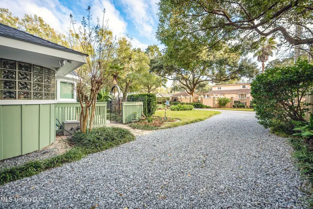 $999,997 | 703 Mosley Street, Ocean Springs, MS 39564